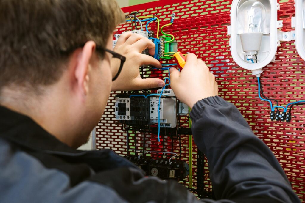 Elektrikář – silnoproud - SŠ Stavební Třebíč