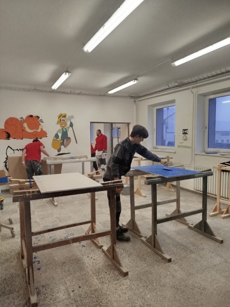 Betonová stěrka: žáci oboru malířské práce pronikali do moderního designu - SŠ Stavební Třebíč