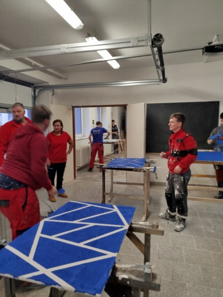 Betonová stěrka: žáci oboru malířské práce pronikali do moderního designu - SŠ Stavební Třebíč