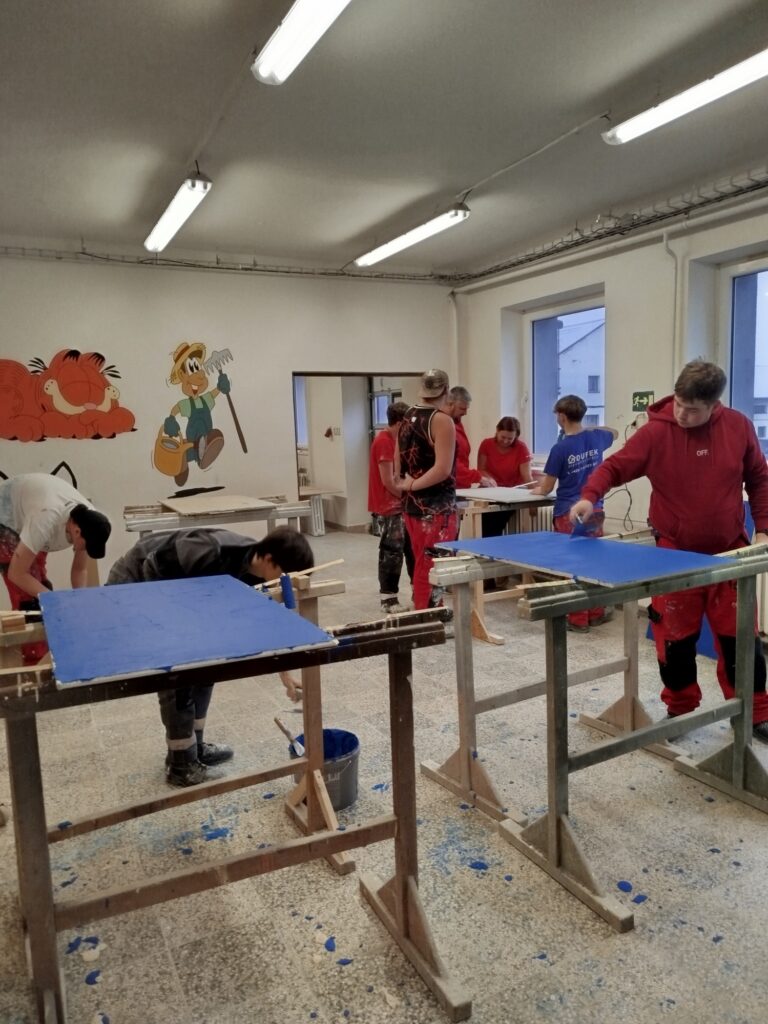 Betonová stěrka: žáci oboru malířské práce pronikali do moderního designu - SŠ Stavební Třebíč