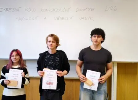 Na stupních vítězů v okresním kole konverzační soutěže v anglickém jazyce