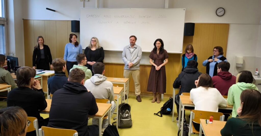 Na stupních vítězů v okresním kole konverzační soutěže v anglickém jazyce - SŠ Stavební Třebíč