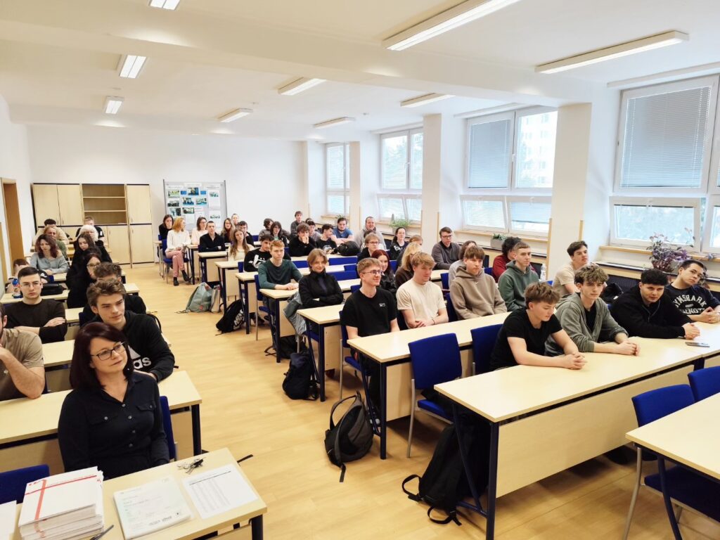 Naši studenti uspěli u zkoušek Cambridge English - SŠ Stavební Třebíč