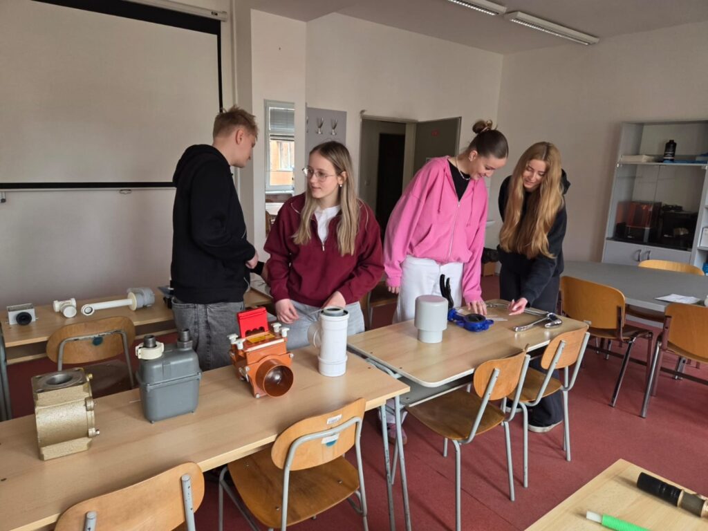Zatímco se u nás rozhodovalo o budoucích prváčcích, naši studenti čerpali inspiraci v praxi - SŠ Stavební Třebíč