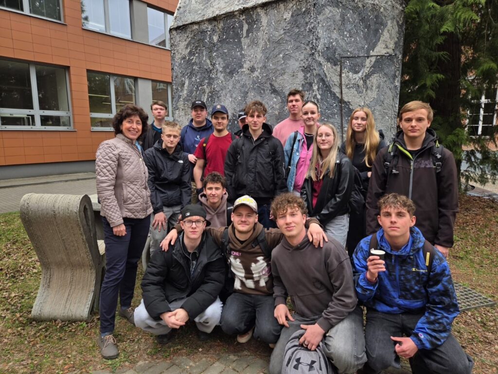 Zatímco se u nás rozhodovalo o budoucích prváčcích, naši studenti čerpali inspiraci v praxi - SŠ Stavební Třebíč