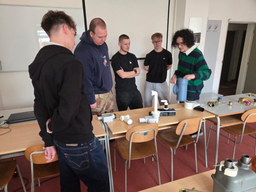 Zatímco se u nás rozhodovalo o budoucích prváčcích, naši studenti čerpali inspiraci v praxi - SŠ Stavební Třebíč