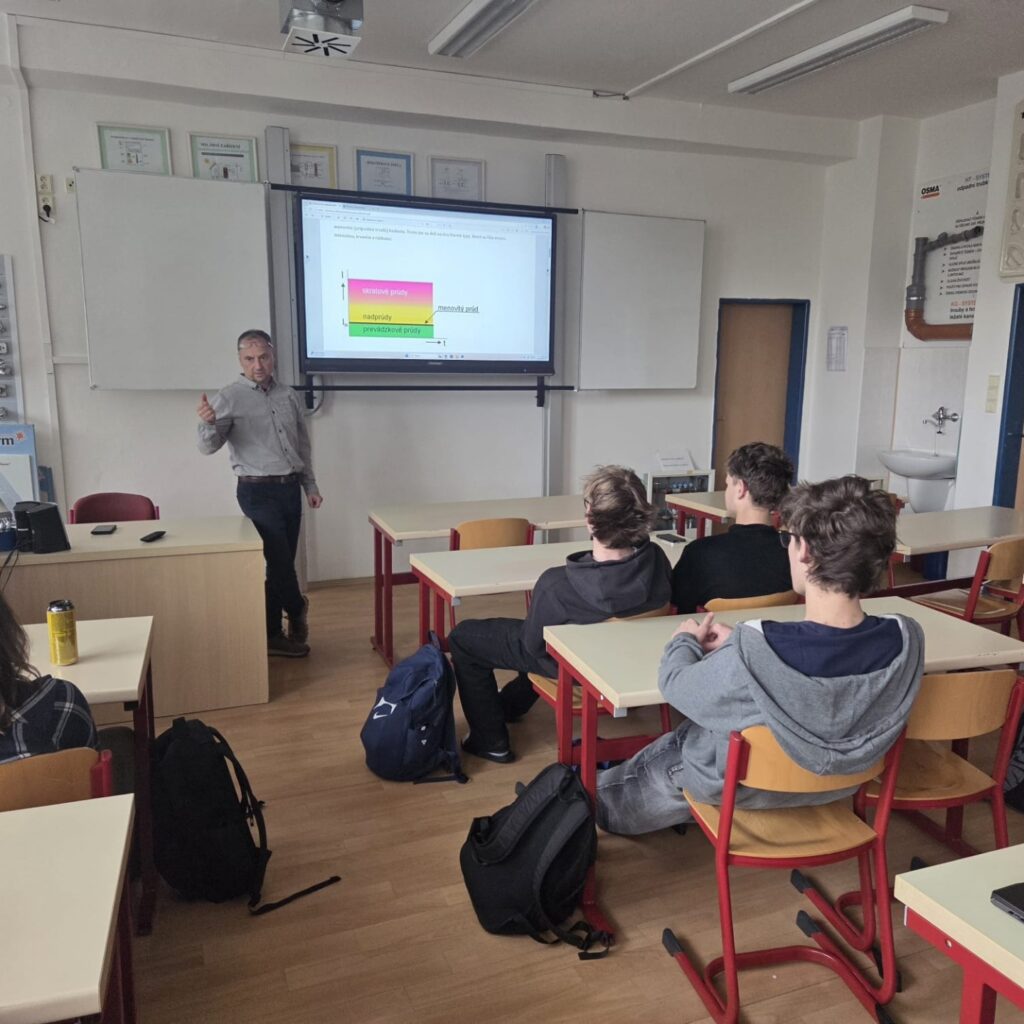 Odborník ze Slovenska předával zkušenosti našim elektrotechnikům - SŠ Stavební Třebíč