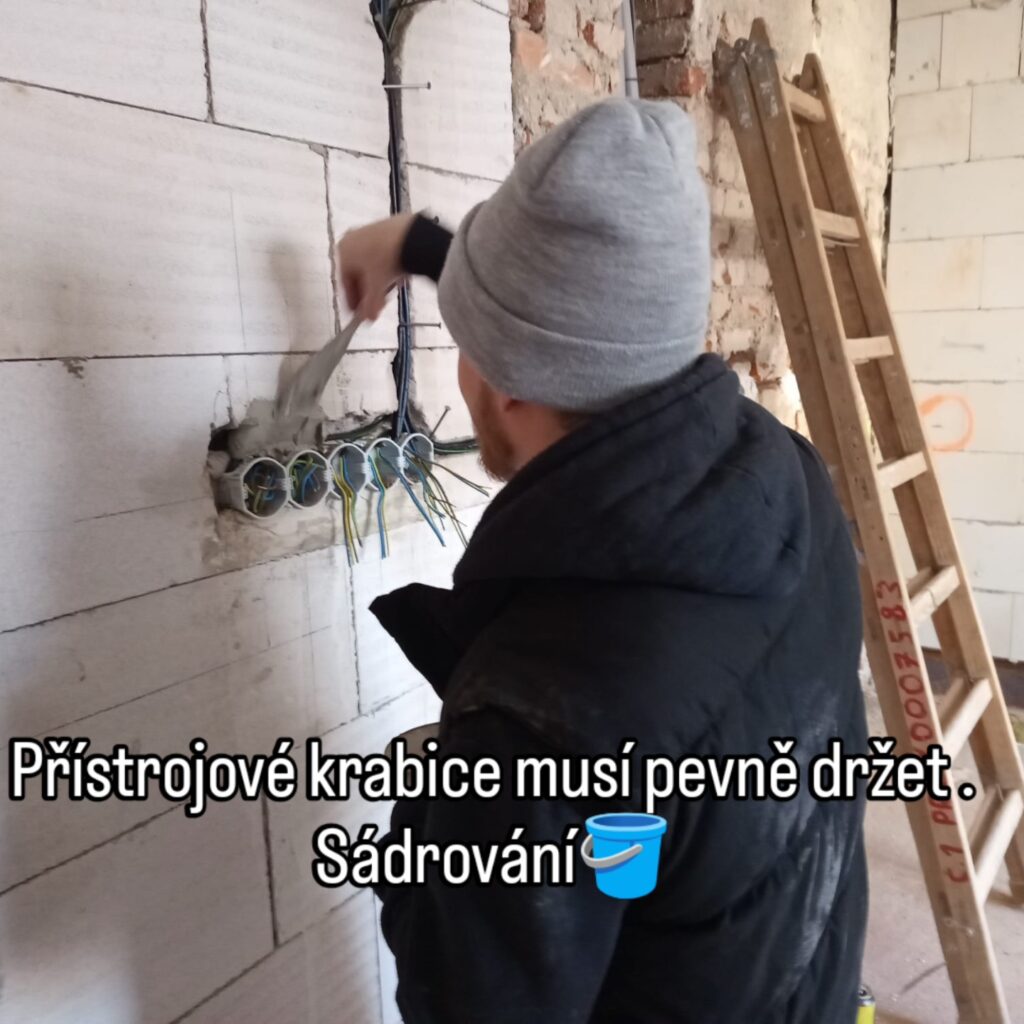 Budoucí elektrikáři na reálné zakázce - SŠ Stavební Třebíč