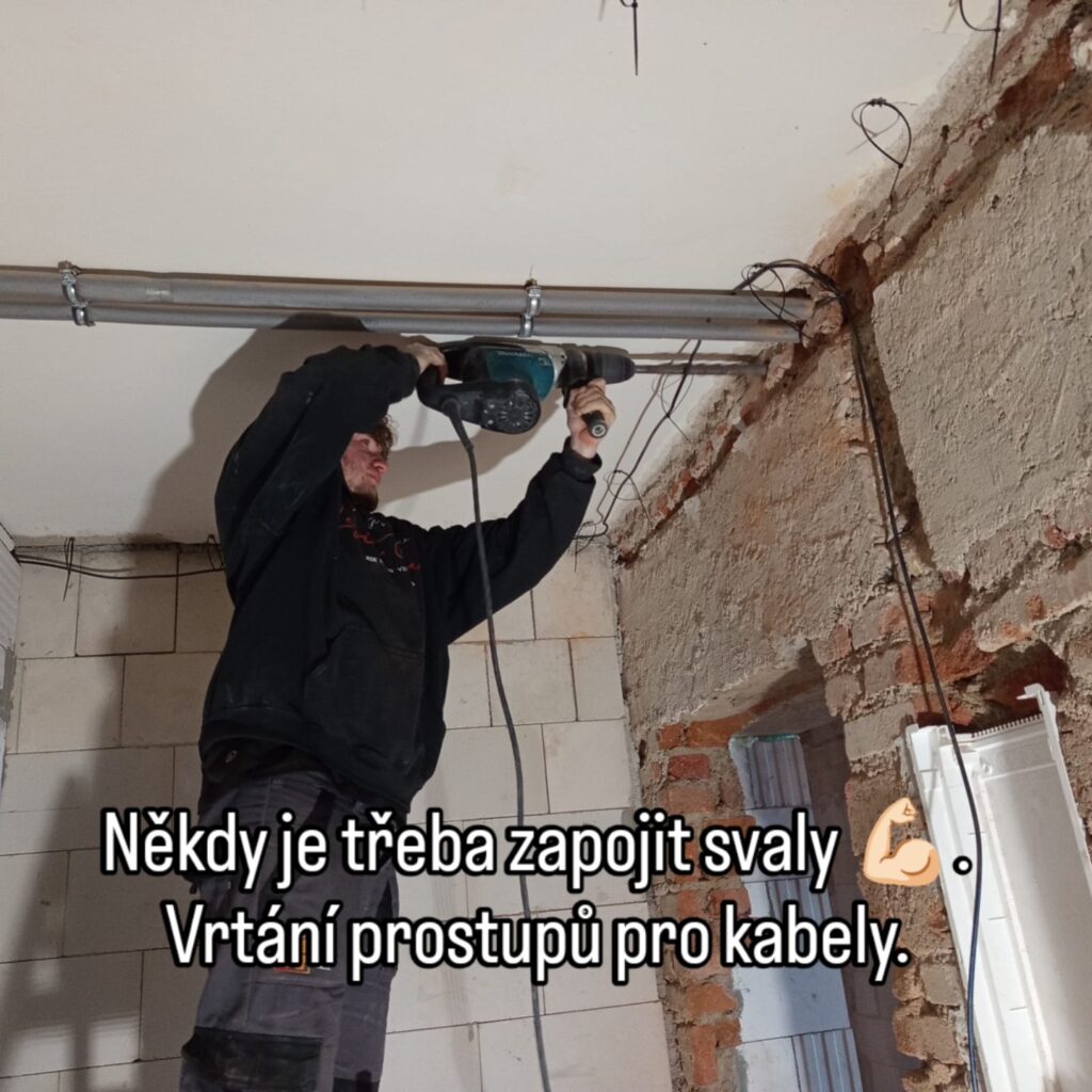 Budoucí elektrikáři na reálné zakázce - SŠ Stavební Třebíč