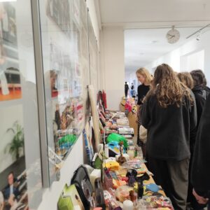 Úspěch bazárku ke Dni Země: Vybrali jsme 7 777 Kč pro Kapku pro tlapky! - SŠ Stavební Třebíč