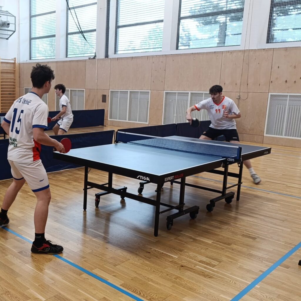 Bronzový úspěch na domácí půdě: Naši stolní tenisté vybojovali 3. místo v okresním kole! - SŠ Stavební Třebíč