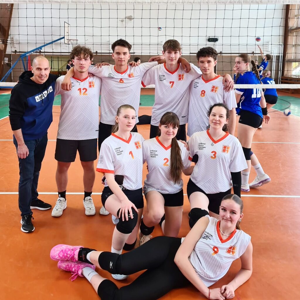 Naši volejbalisté na Májové Junior Show vybojovali bronz! - SŠ Stavební Třebíč