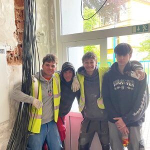 Další velká zakázka úspěšně dokončena! Naši elektrikáři se podíleli na instalacích ve firmě Huhtamaki! - SŠ Stavební Třebíč