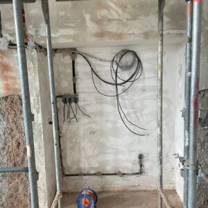 Další velká zakázka úspěšně dokončena! Naši elektrikáři se podíleli na instalacích ve firmě Huhtamaki! - SŠ Stavební Třebíč