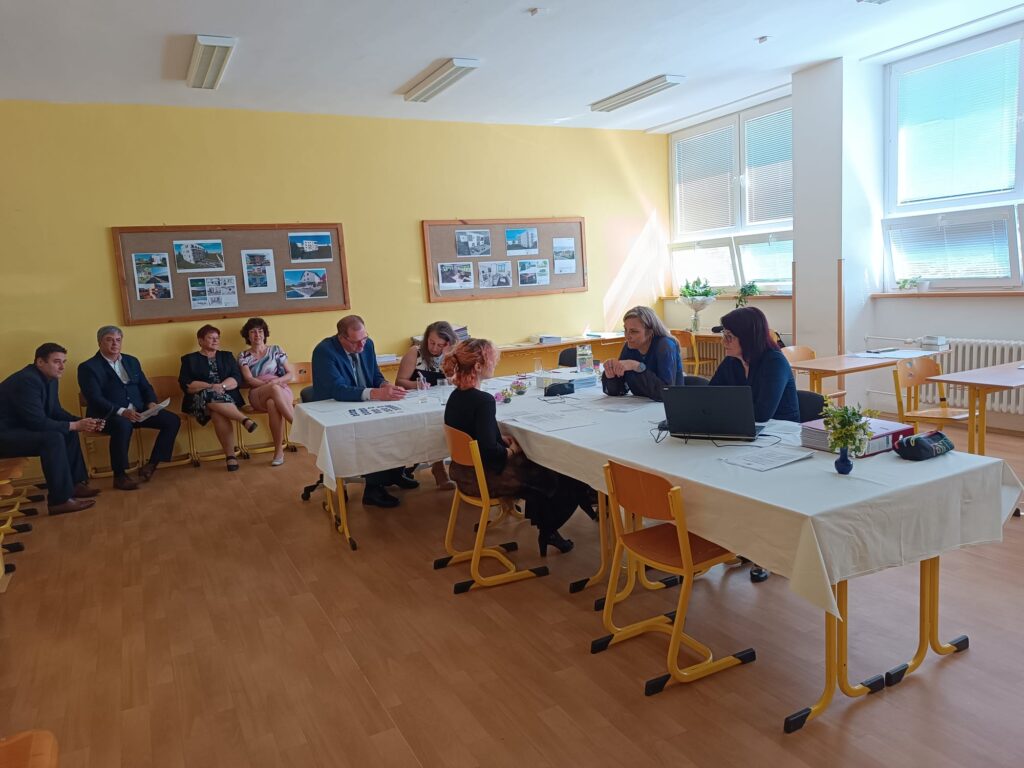 Maturitní maraton vrcholí: Na škole právě probíhají ústní maturitní zkoušky - SŠ Stavební Třebíč