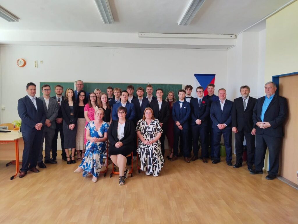 Máme další maturanty! Třídy PDV2 a S4C mají úspěšně dobojováno - SŠ Stavební Třebíč