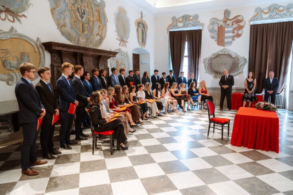 Ohlédnutí za slavnostním předáváním maturitních vysvědčení - SŠ Stavební Třebíč