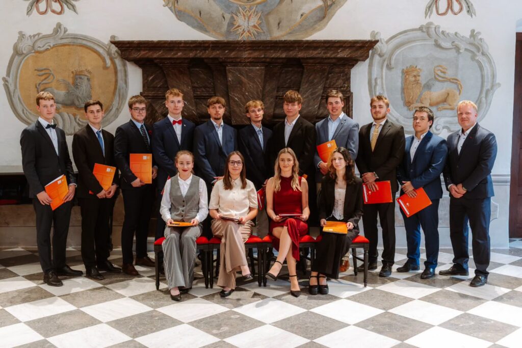 Ohlédnutí za slavnostním předáváním maturitních vysvědčení - SŠ Stavební Třebíč