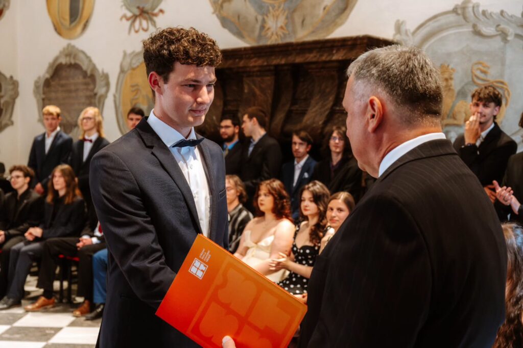Ohlédnutí za slavnostním předáváním maturitních vysvědčení - SŠ Stavební Třebíč