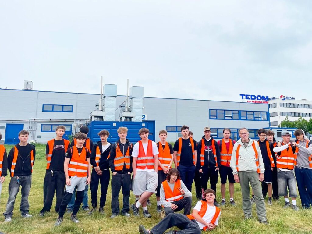 Exkurze žáků třídy E2 ve společnosti TEDOM - SŠ Stavební Třebíč