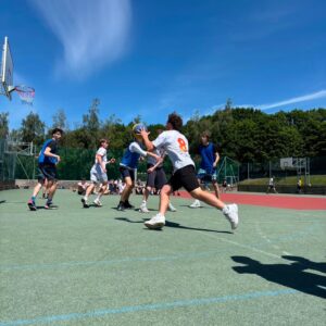 Úspěch našich žáků v okresním kole streetballu - SŠ Stavební Třebíč