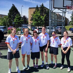 Úspěch našich žáků v okresním kole streetballu - SŠ Stavební Třebíč