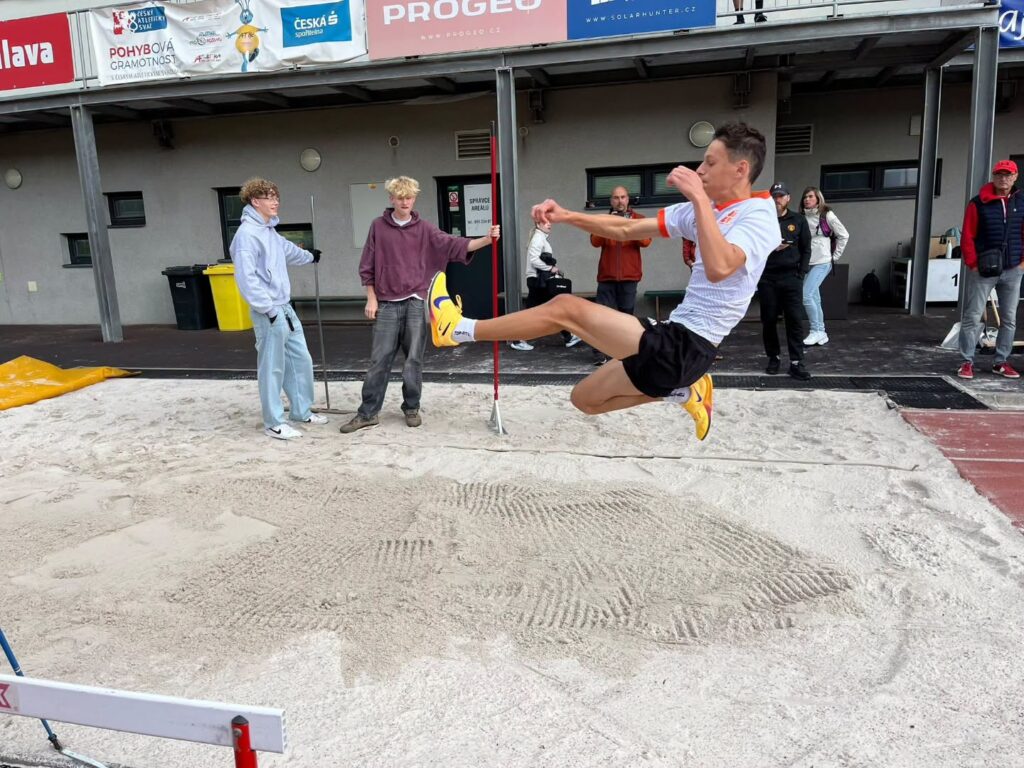 Bronz z krajského kola Středoškolského atletického poháru - SŠ Stavební Třebíč
