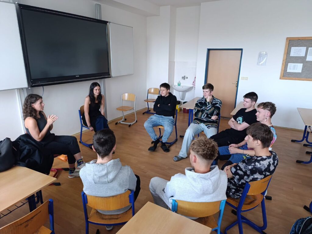 Linka bezpečí NAŽIVO na naší škole - SŠ Stavební Třebíč